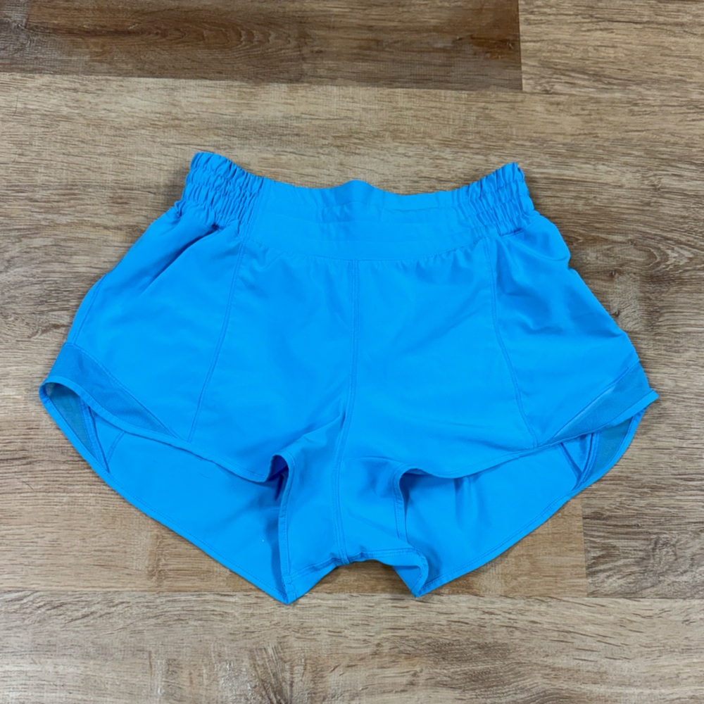 Lululemon Athletica Hotty Hot high rise 2.5" shorts